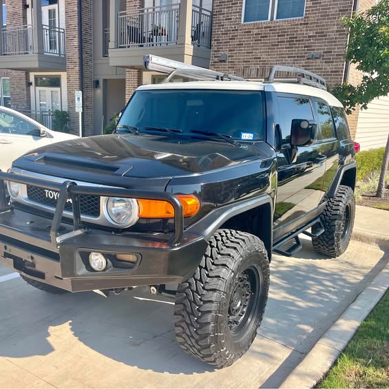 2008 Toyota FJ Cruiser - Sport Utility 2D