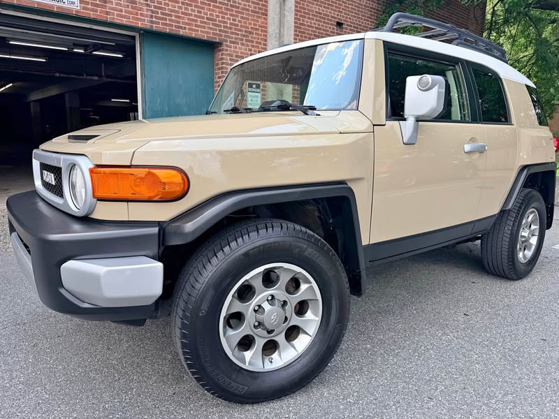 2013 Toyota FJ CRUISER\u203c\ufe0f2 OWNERS\u203c\ufe0fGOOD FRAME - CLEAN CARFAX\u203c\ufe0fFINANCE AVAILABLE*