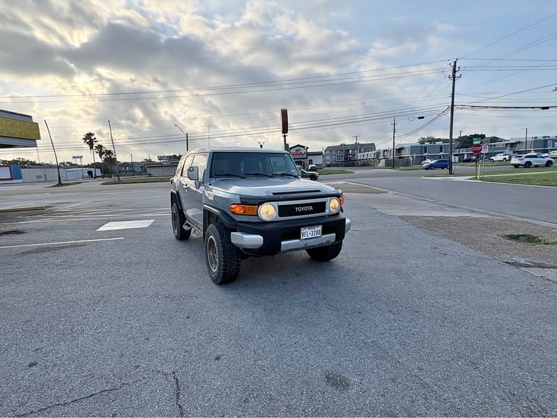 2014 Toyota FJ Cruiser - Base