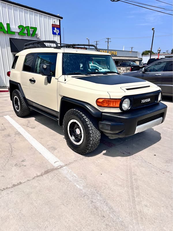 2010 Toyota FJ Cruiser - Sport Utility 2D