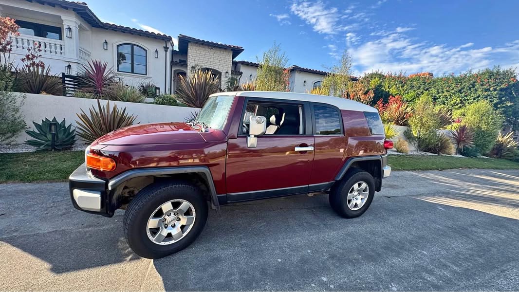 2008 Toyota FJ Cruiser - Sport Utility 2D