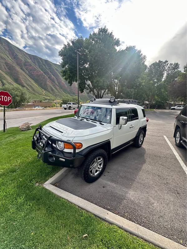 2014 Toyota FJ Cruiser Sport Utility 2D