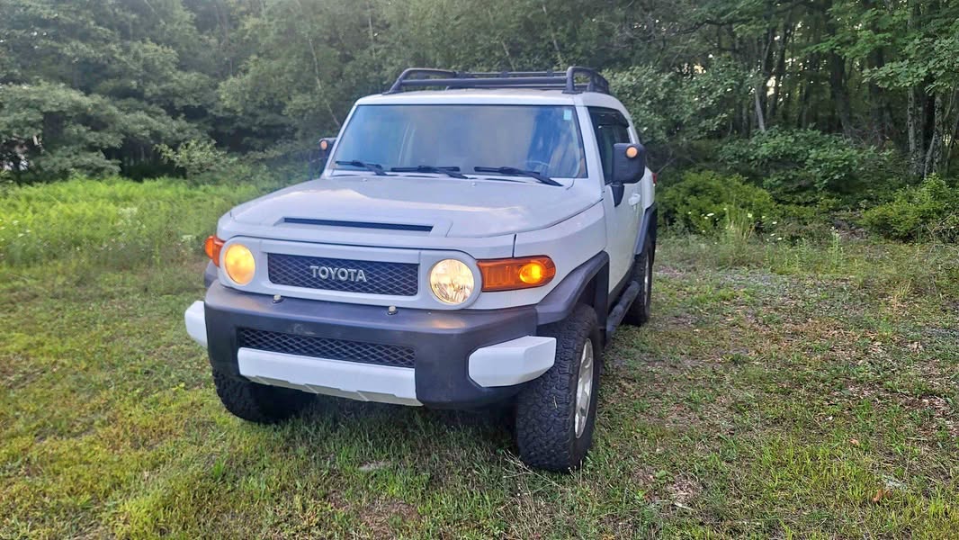 2007 Toyota FJ Cruiser - Sport Utility 2D