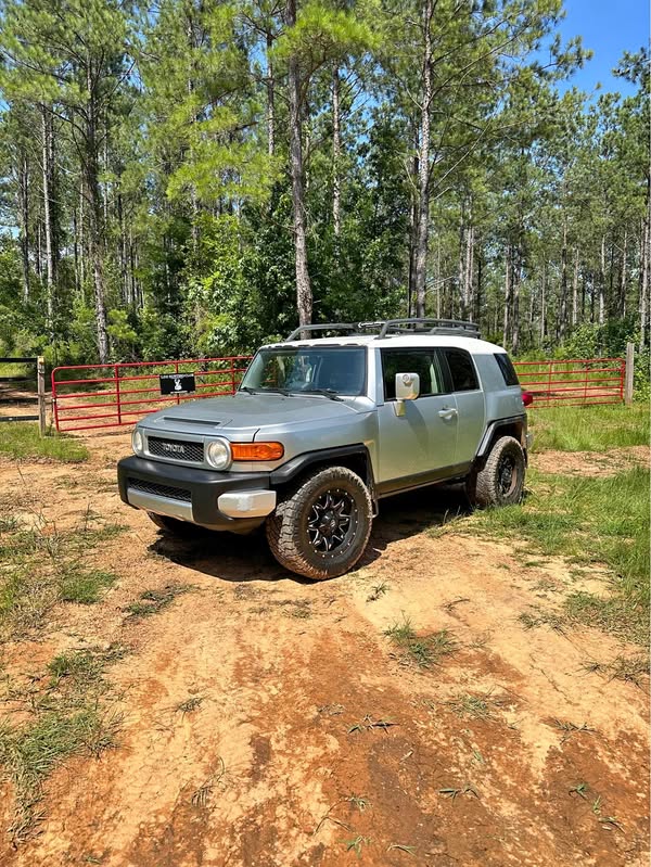 2007 Toyota FJ Cruiser - Sport Utility 2D
