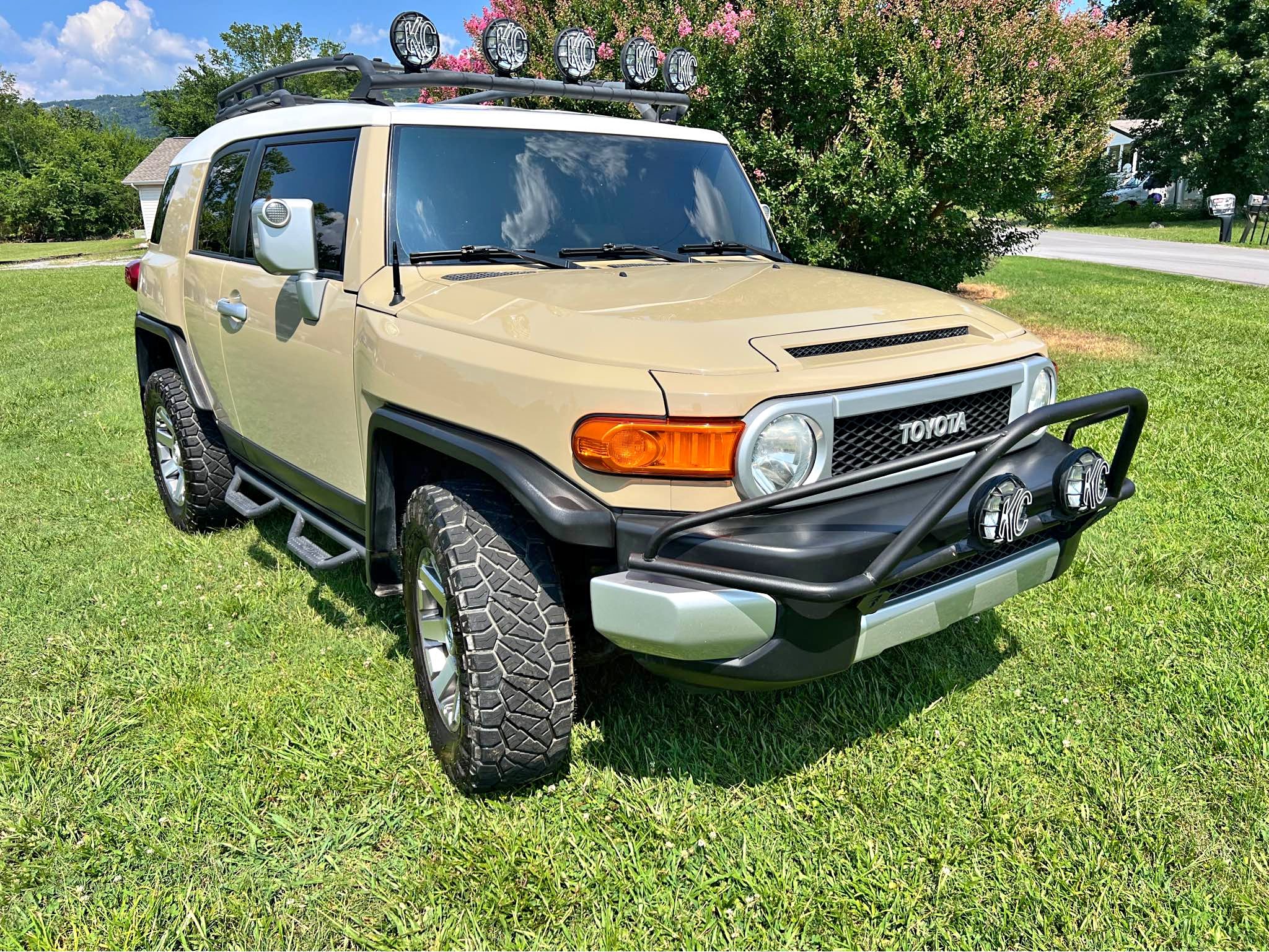 2014 Toyota FJ Cruiser - Sport Utility 2D