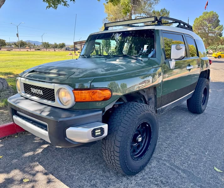 2013 Toyota FJ Cruiser - Sport Utility 2D
