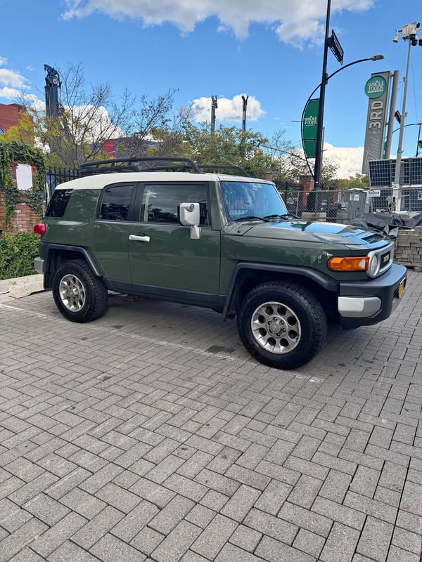 2011 Toyota FJ Cruiser - Sport Utility 2D