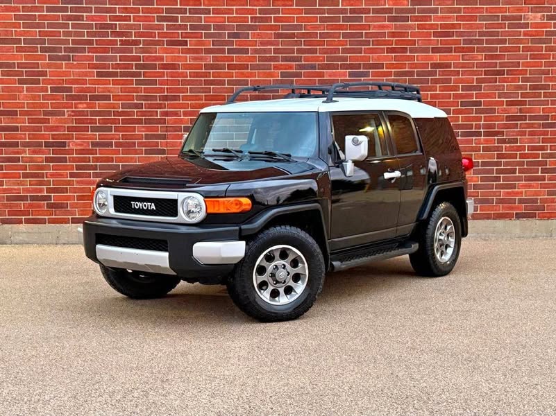 2010 Toyota FJ Cruiser - Sport Utility 2D