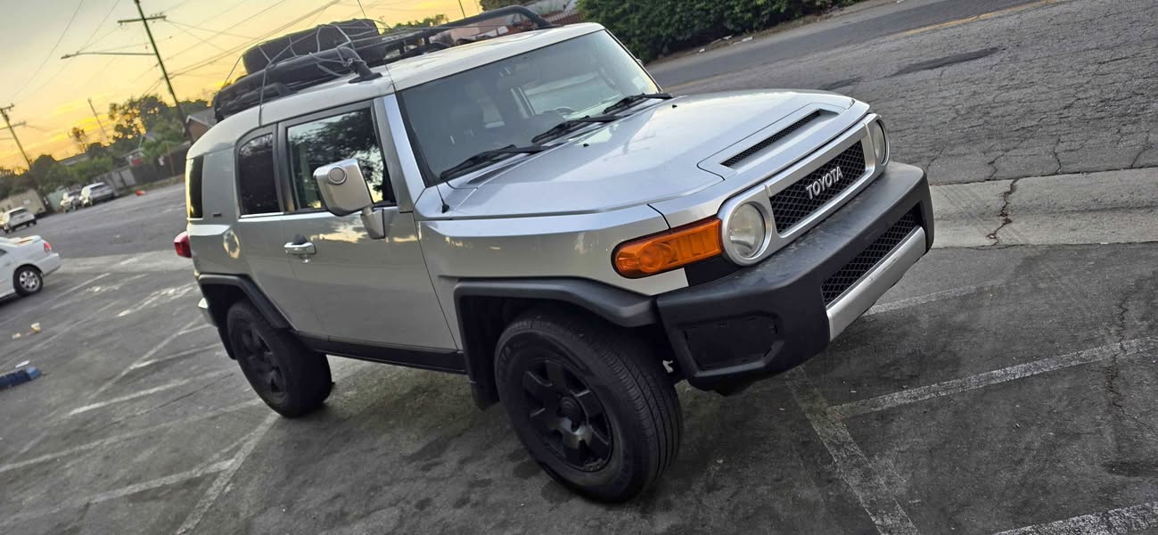2007 Toyota FJ Cruiser - Sport Utility 2D