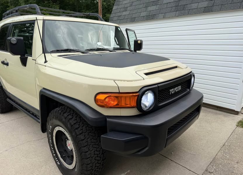 2010 Toyota FJ Cruiser - Sport Utility 2D