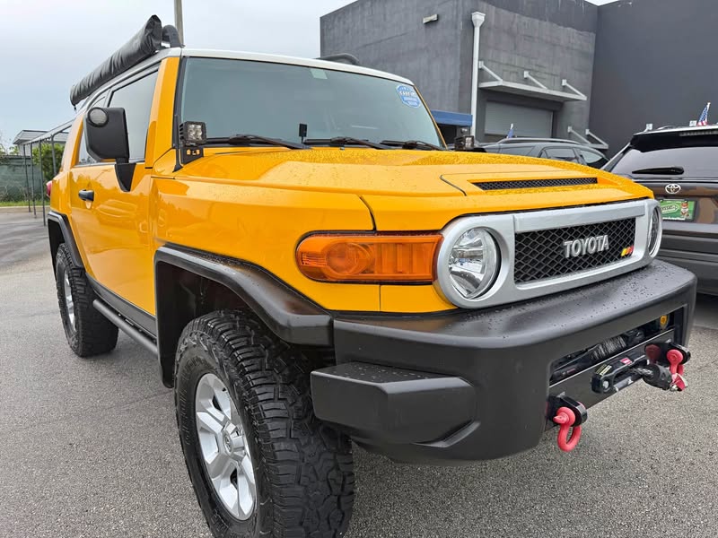 2013 Toyota FJ Cruiser - Sport Utility 2D