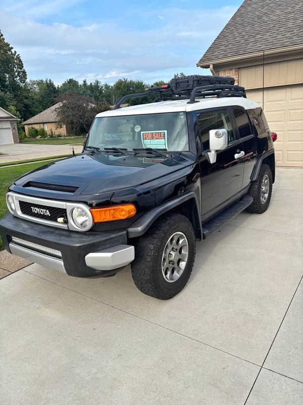 2011 Toyota FJ Cruiser - Sport Utility 2D