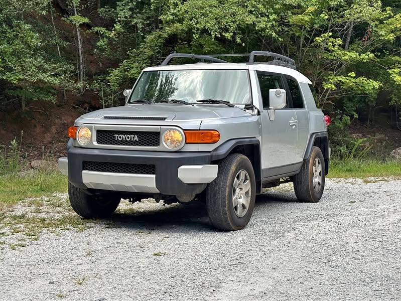 2008 Toyota FJ Cruiser - 4x4 180k RUNS AND DRIVES!!
