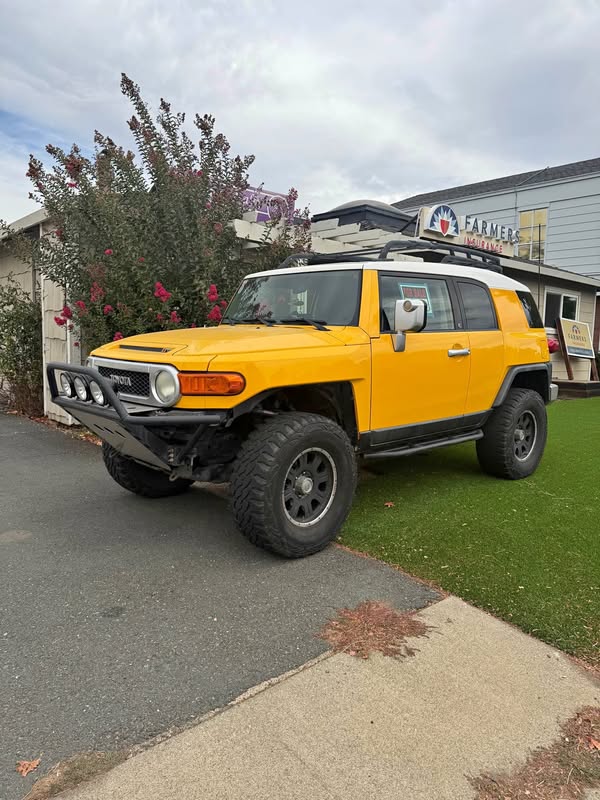 2007 Toyota FJ Cruiser - Sport Utility 2D