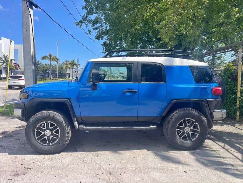 2007 Toyota FJ Cruiser - Sport Utility 2D