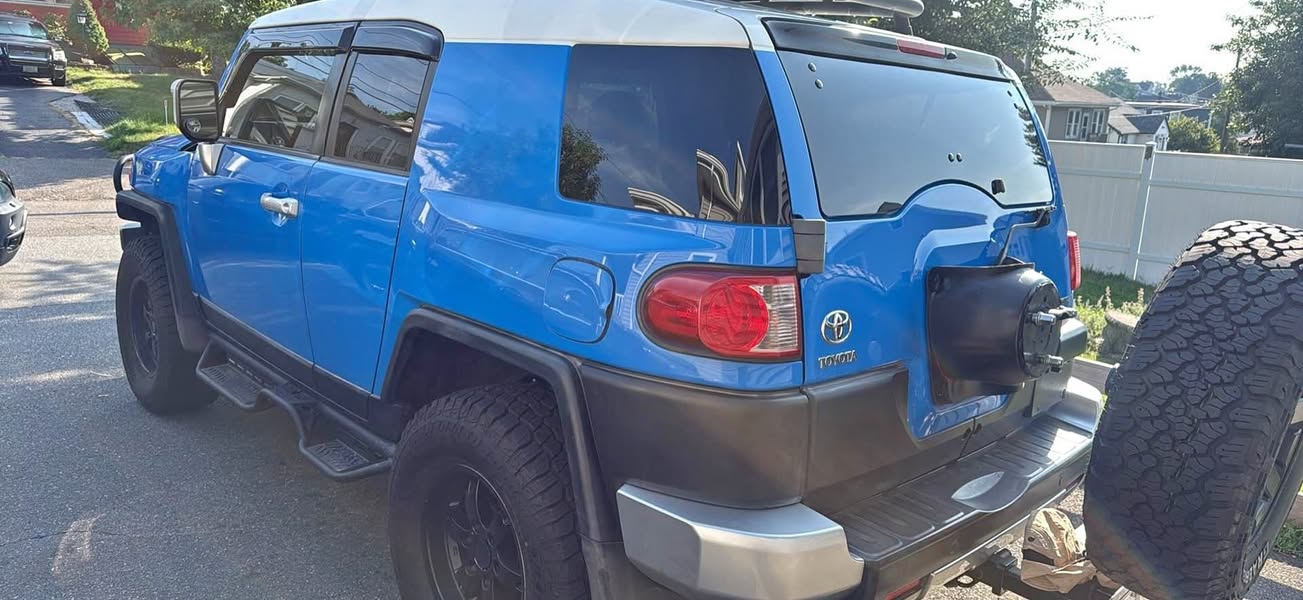 2007 Toyota FJ Cruiser - Sport Utility 2D