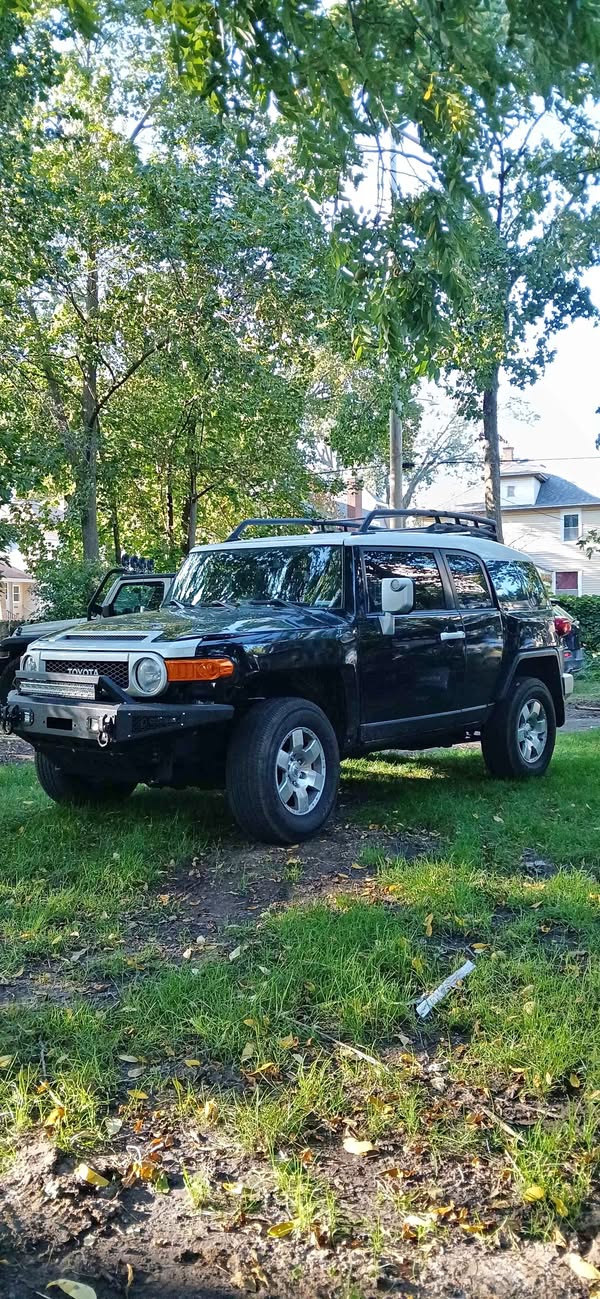 2010 Toyota FJ Cruiser - Sport Utility 2D