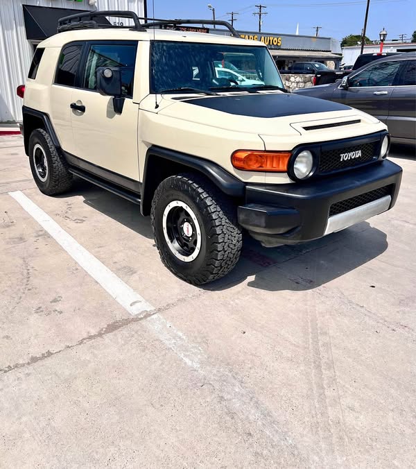 2010 Toyota FJ Cruiser - Sport Utility 2D