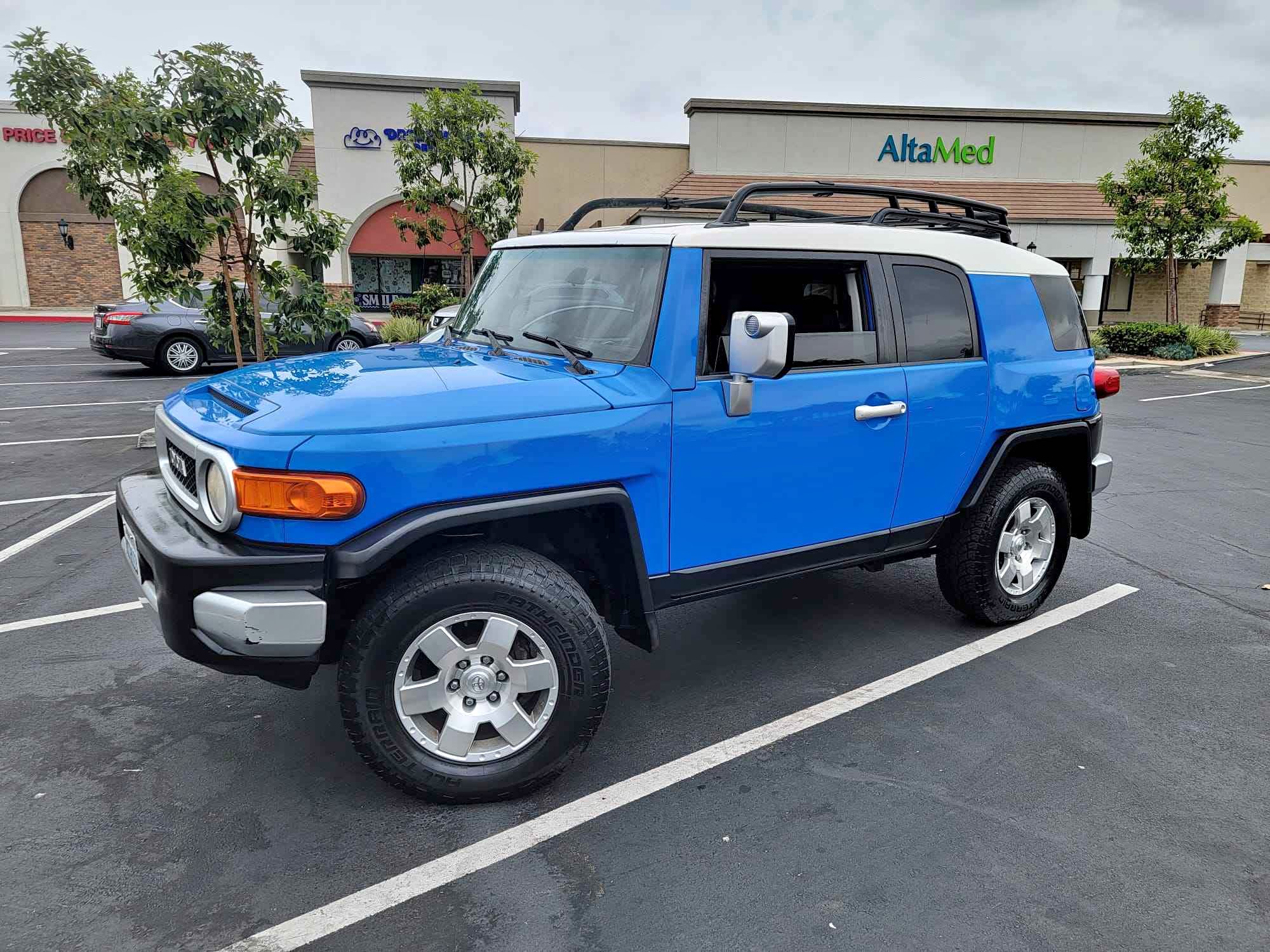 2009 Toyota FJ Cruiser - Sport Utility 2D
