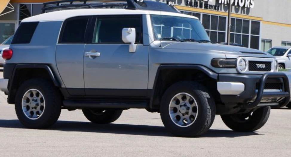 2011 Toyota FJ Cruiser - Switches from 2wd to 4wd hi n lo