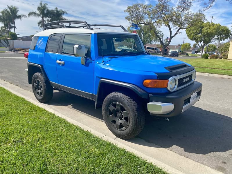 2007 Toyota FJ Cruiser - Sport Utility 2D