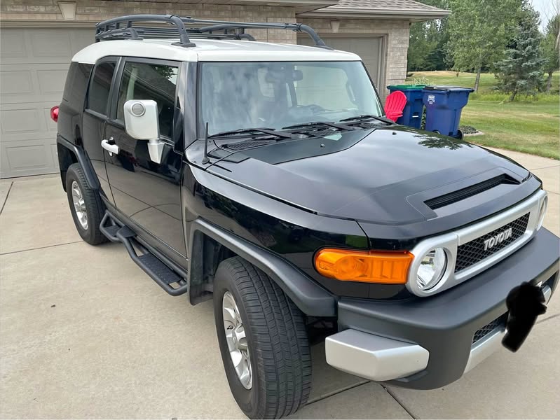 2012 Toyota FJ Cruiser - Sport Utility 2D