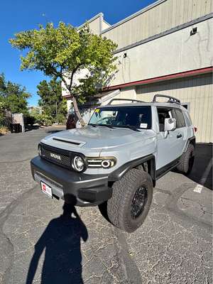 2014 Toyota FJ Cruiser - 4DR Auto