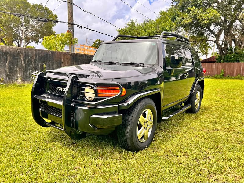 2007 Toyota FJ Cruiser - Sport Utility 2D