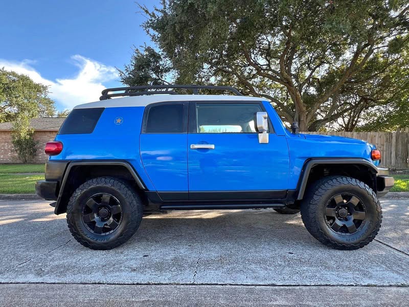 2008 Toyota FJ Cruiser - Sport Utility 2D