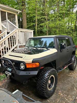 2010 Toyota FJ Cruiser - Sport Utility 2D