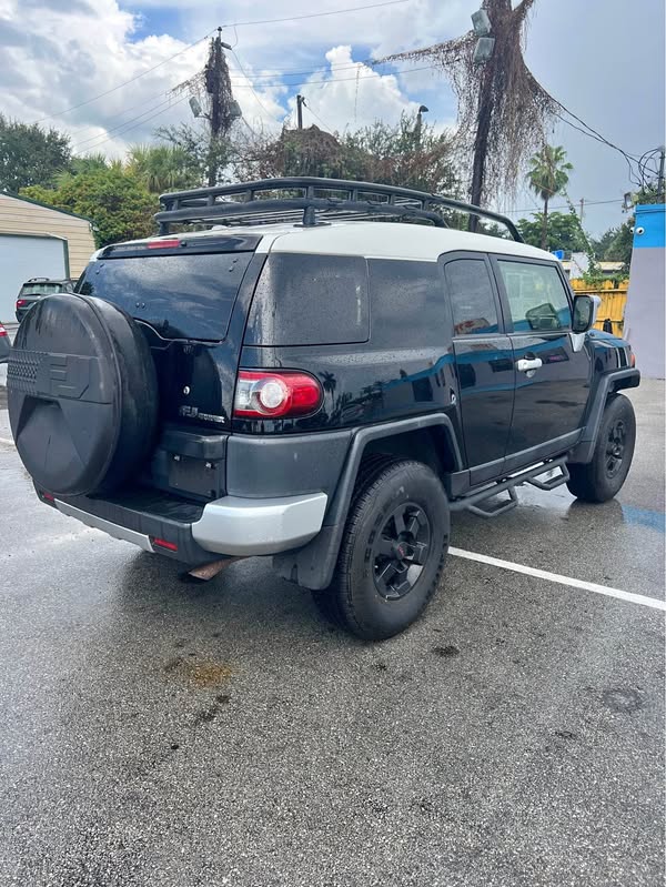 2013 Toyota FJ Cruiser - Sport Utility 2D