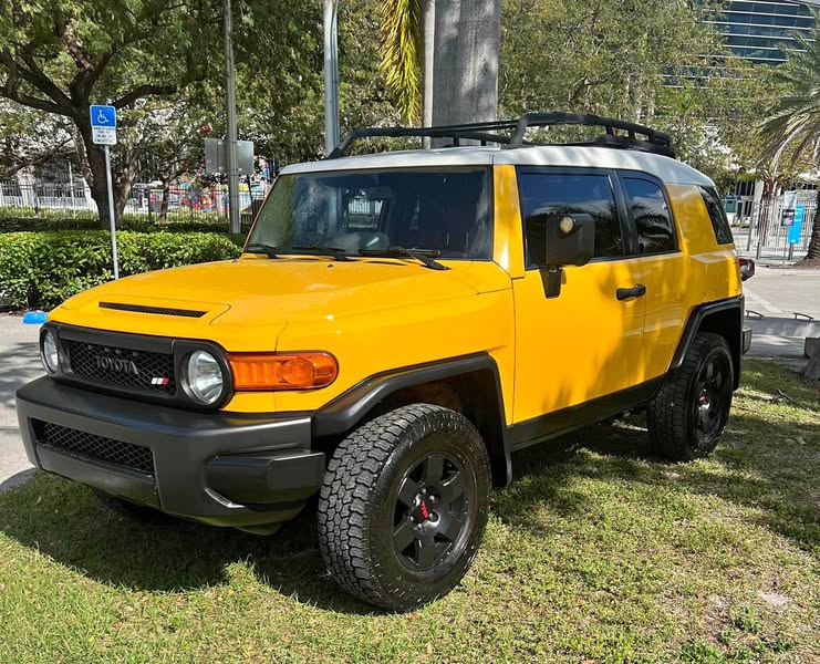 2007 Toyota FJ Cruiser - Sport Utility 2D