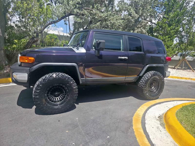 2007 Toyota FJ Cruiser - Sport Utility 2D