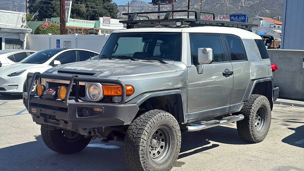 2009 Toyota FJ Cruiser - Sport Utility 2D