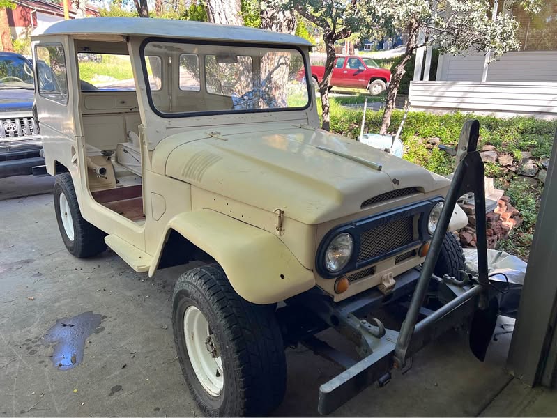 1962 Toyota FJ40 virtually ZERO RUST and TONS OF PARTS