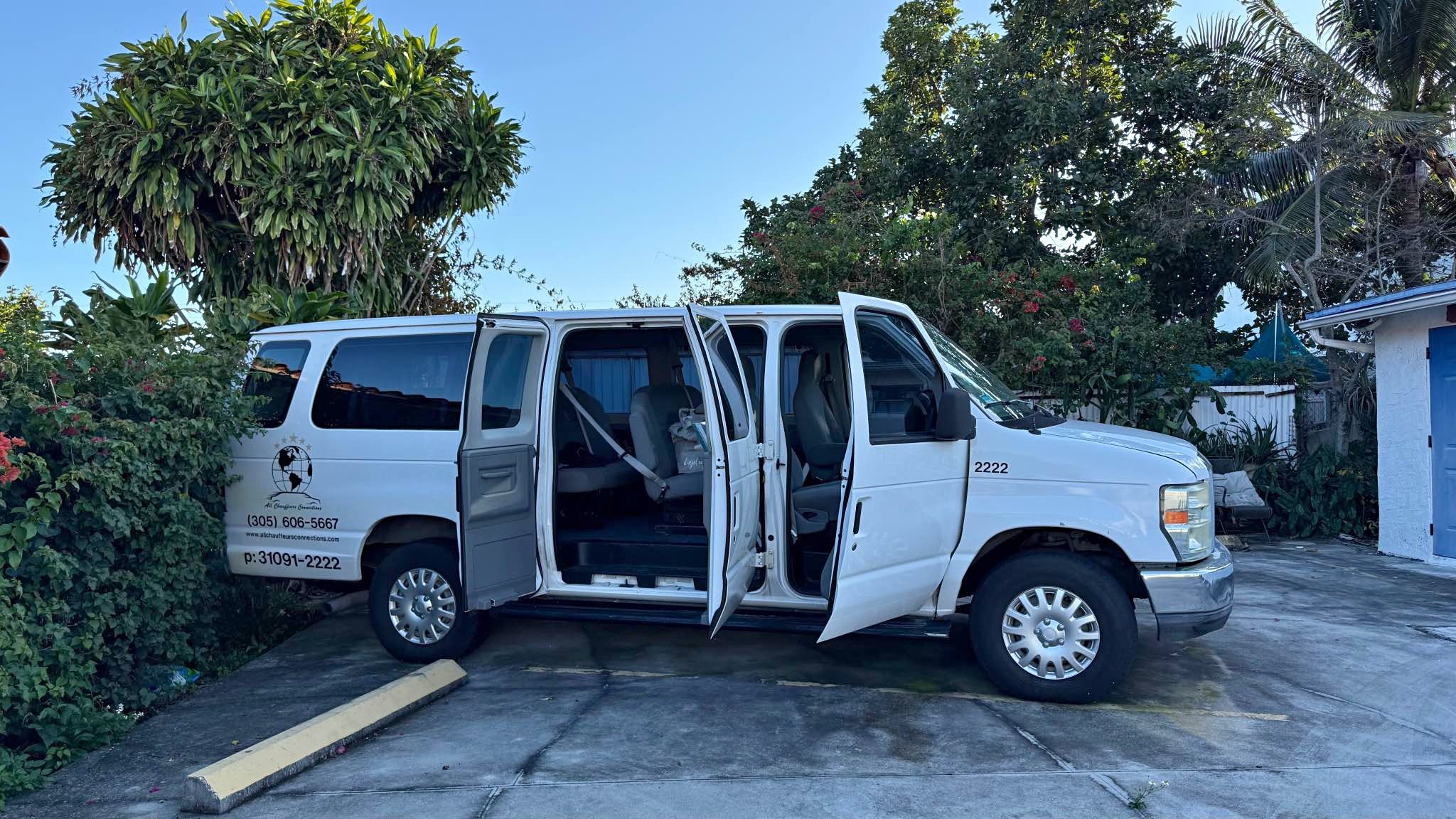 2010 Ford Econoline E350 Super Duty Passenger - Van