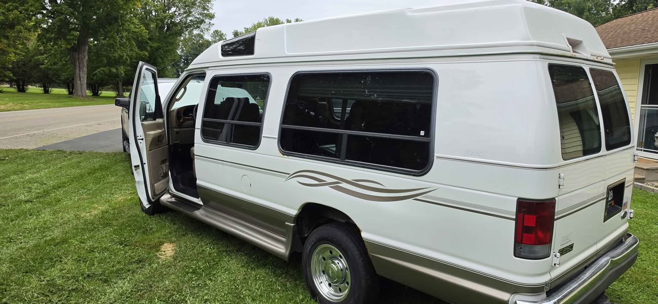 2003 Ford Econoline E250 Cargo - Extended Van