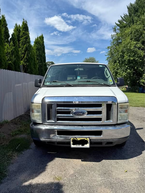 2010 Ford Econoline E350 Super Duty Passenger - Extended Van