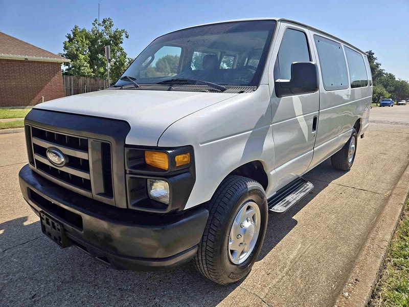 2010 Ford Econoline E350 Super Duty Passenger - Van
