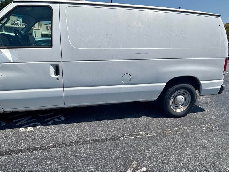 2006 Ford Econoline E150 Cargo - Van