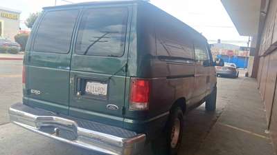 2000 Ford Econoline E150 Cargo - Van