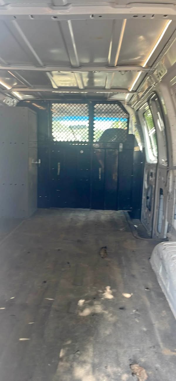 2001 Ford Econoline E150 Cargo - Van