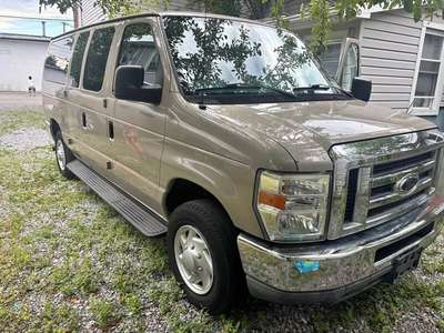 2009 Ford Econoline E350 Super Duty Passenger - Van