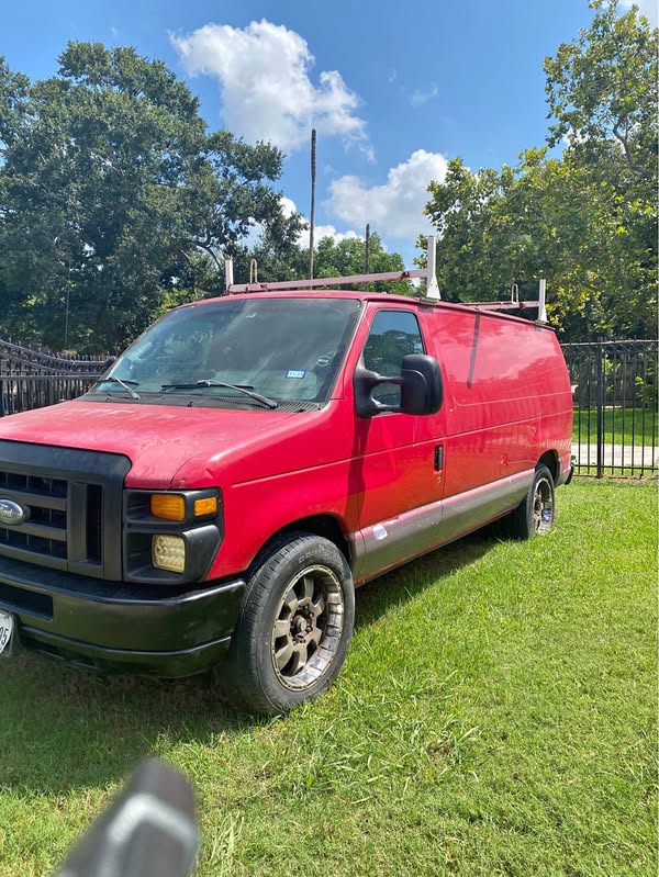 2011 Ford Econoline E150 Cargo - Van