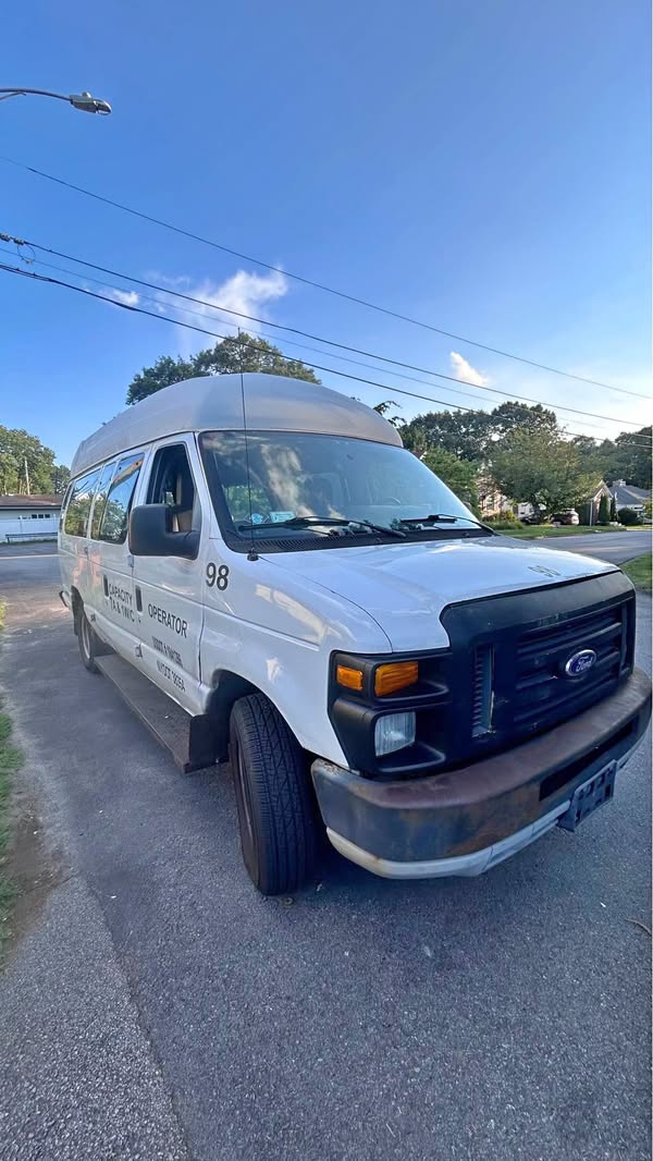 2009 Ford Econoline E250 Cargo - Extended Van