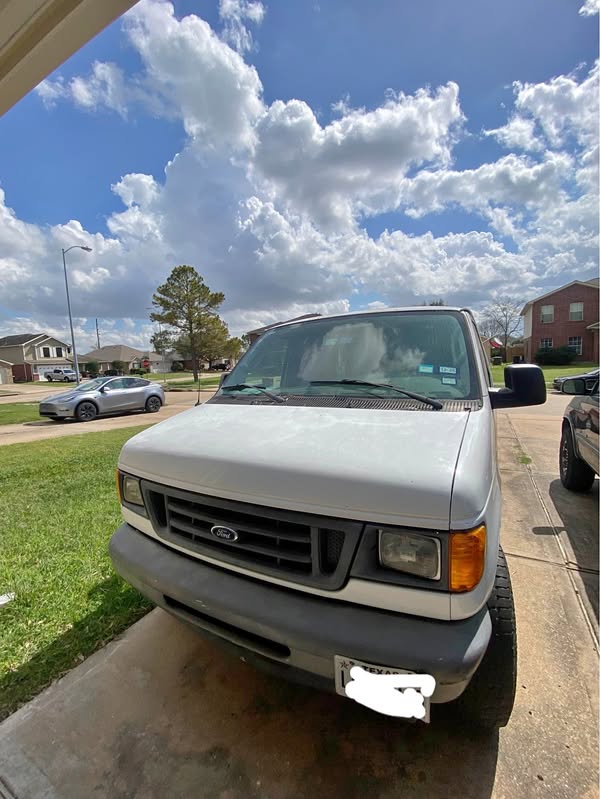 2005 Ford Econoline E150 Cargo - Van