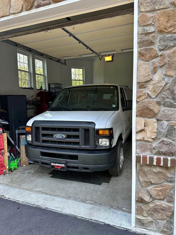 2009 Ford Econoline E350 Super Duty Passenger - XL