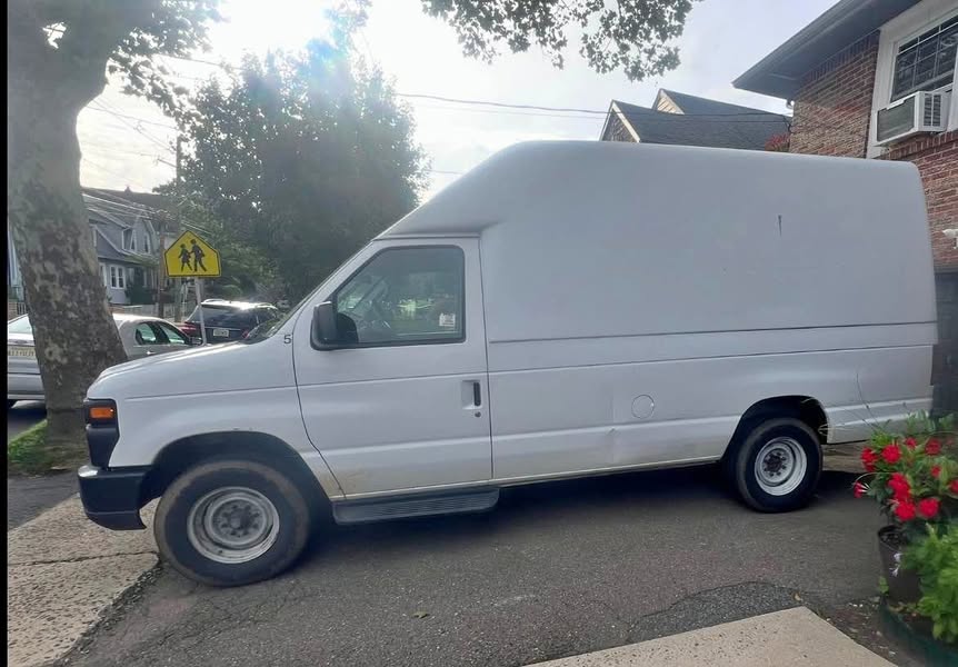 2008 Ford Econoline E350 Super Duty Cargo - Extended Van