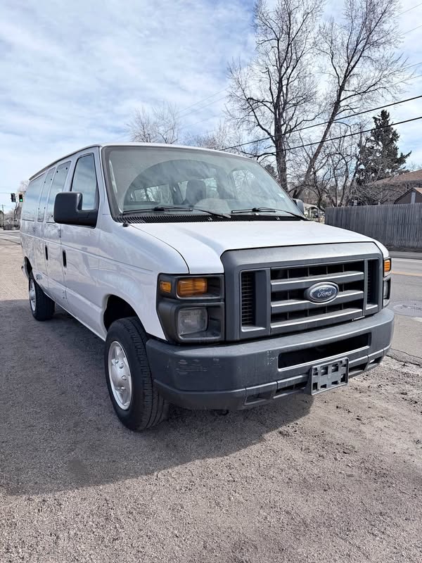 2013 Ford Econoline E350 Super Duty Passenger - XLT
