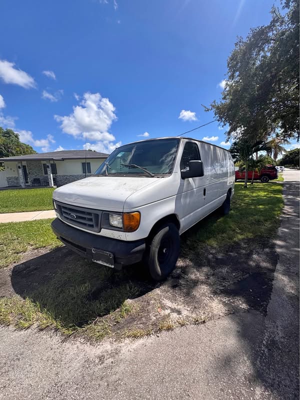 2007 Ford Econoline E350 Cargo - Van
